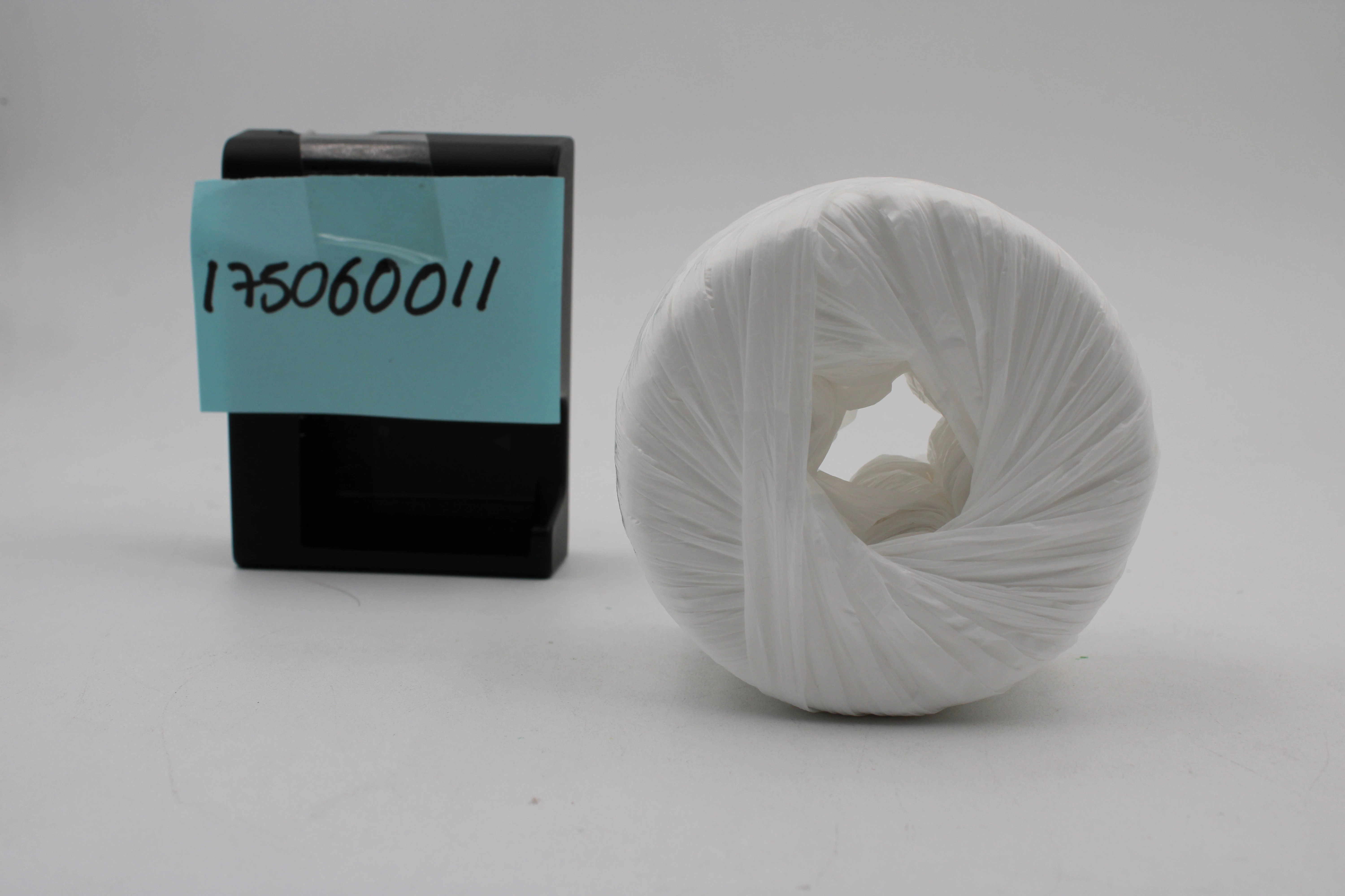 RAFIA 100GRS BLANCO PIGMENTADO 2